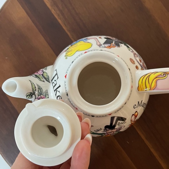 Cardew Design Alice in Wonderland Teapot – Mad Hatter’s Tea Party (2004) 🐇 - Picture 7 of 9